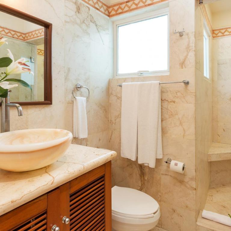 Porto Playa Condo Hotel and Beach Club - Apartamento de 2 dormitorios y 2 baños - 10