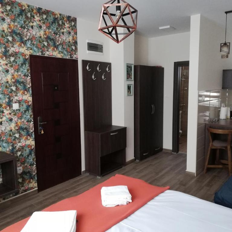 Apartmani Borova Iglica Divčibare - Deluks Dvokrevetna Soba sa Bračnim Krevetom/Zasebnim Krevetima i Pogledom na Planinu - 3