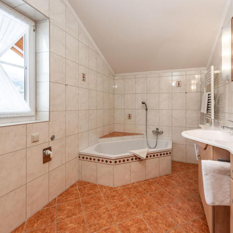 Land- und Appartementhaus Pircher - Deluxe Apartment mit Balkon - 8