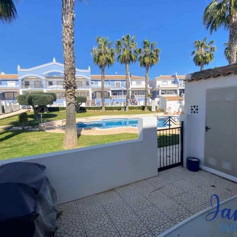 Laguna Townhouse overlooking Communal Pool LOM01 - Three-Bedroom House - 19