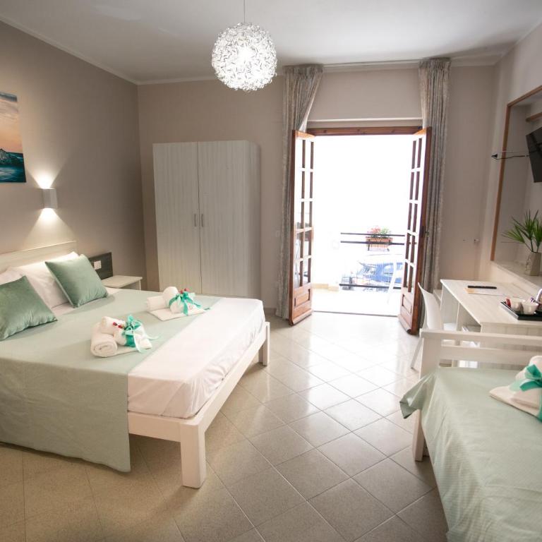 B&B Leonida - Camera Tripla con Balcone - 6