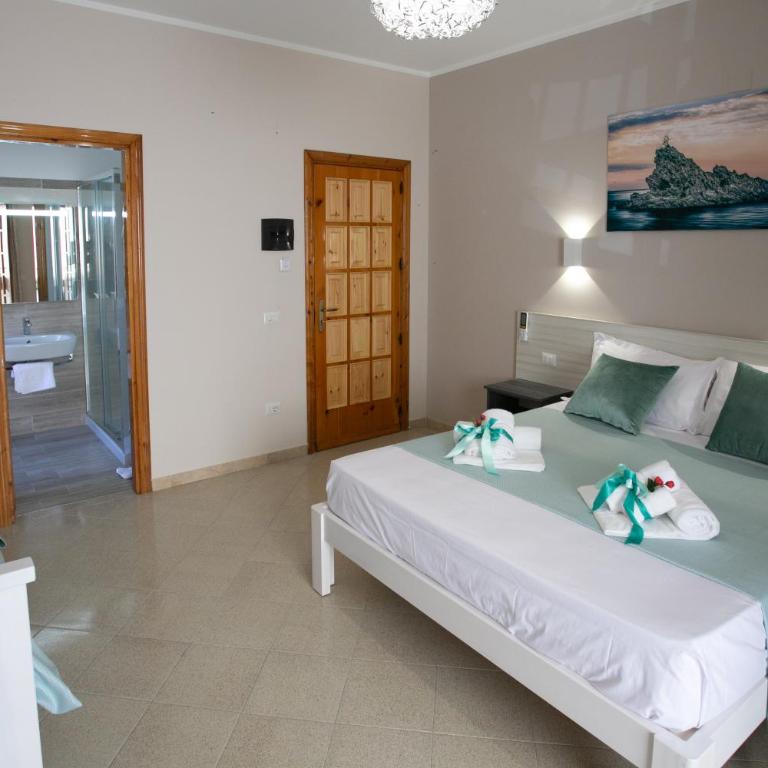 B&B Leonida - Camera Tripla con Balcone - 7