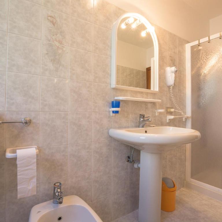 Casa Lori - Two-Bedroom Apartment with Balcony - 19