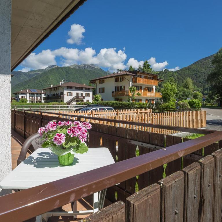 Casa Lori - Two-Bedroom Apartment with Balcony - 11