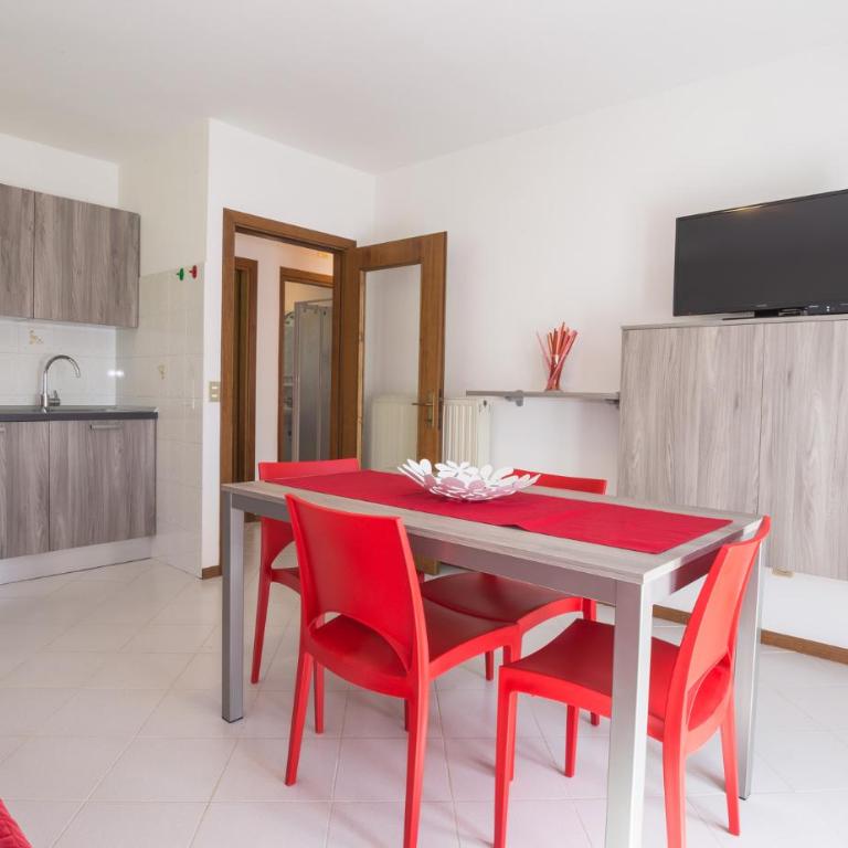 Casa Lori - Two-Bedroom Apartment with Balcony - 9
