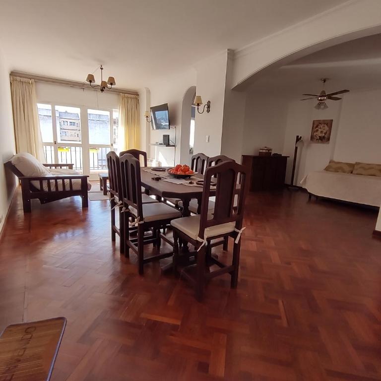 DEPARTAMENTO EN MICROCENTRO CON COCHERA - Apartamento con balcón - 1