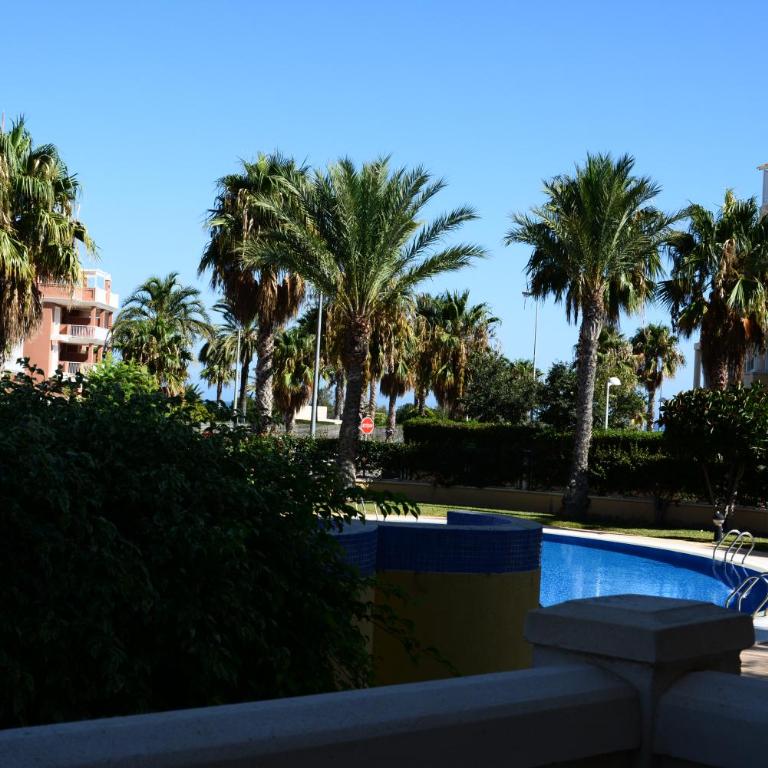 Apartamento Primera Linea Playa - Two-Bedroom Apartment - 9