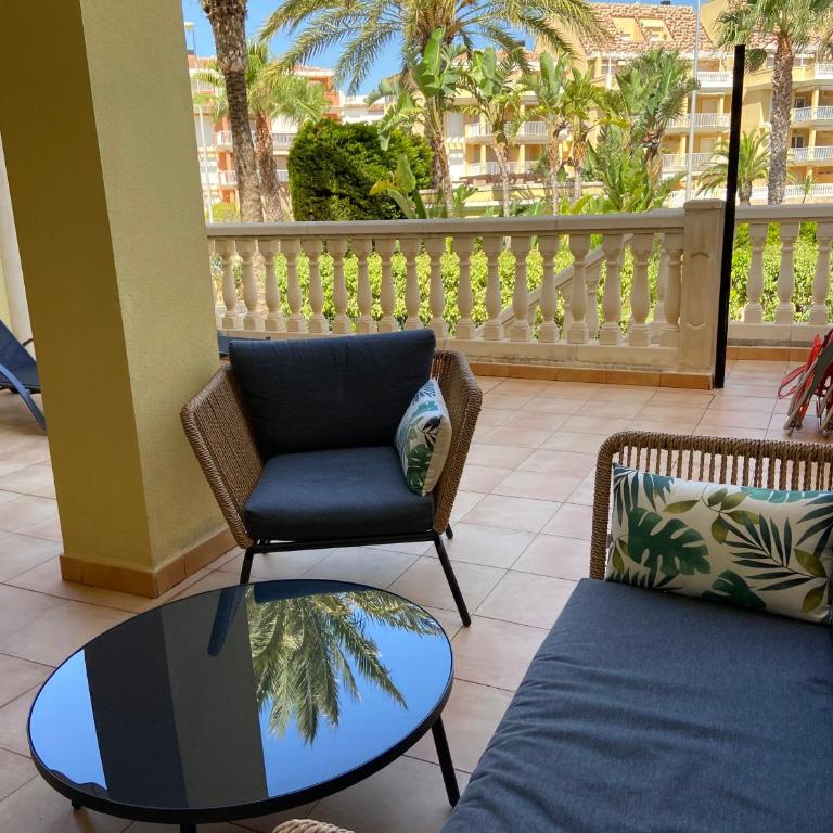 Apartamento Primera Linea Playa - Two-Bedroom Apartment - 10
