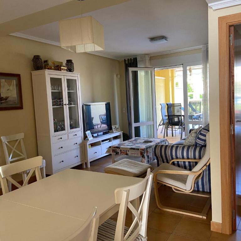 Apartamento Primera Linea Playa - Two-Bedroom Apartment - 13