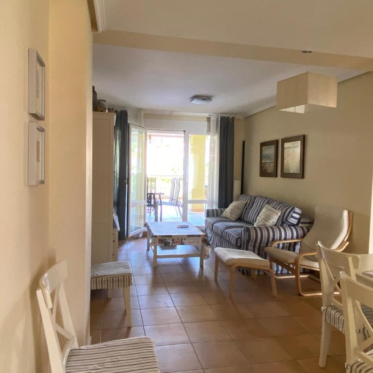 Apartamento Primera Linea Playa - Two-Bedroom Apartment - 18