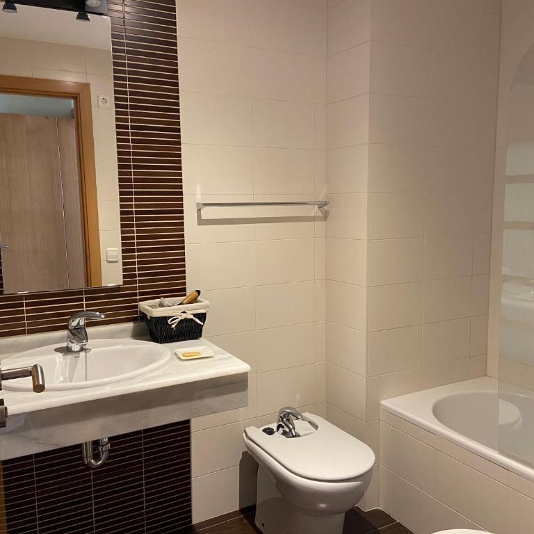 Apartamento Primera Linea Playa - Two-Bedroom Apartment - 24