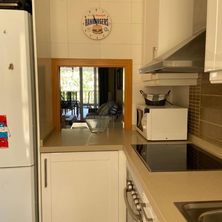 Apartamento Primera Linea Playa - Two-Bedroom Apartment - 26