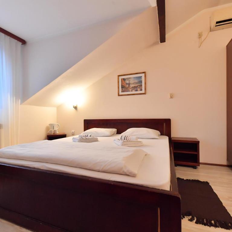 Apartments & Accommodation Stojic - Dvokrevetna Soba sa Bračnim Krevetom - 4