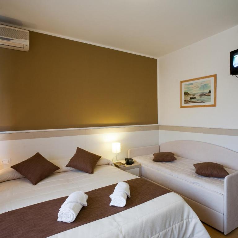 Hotel Canarie - Camera Tripla - 2