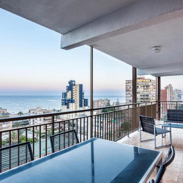 GLP Dreams Torre Alazan - Three-Bedroom Apartment - 1