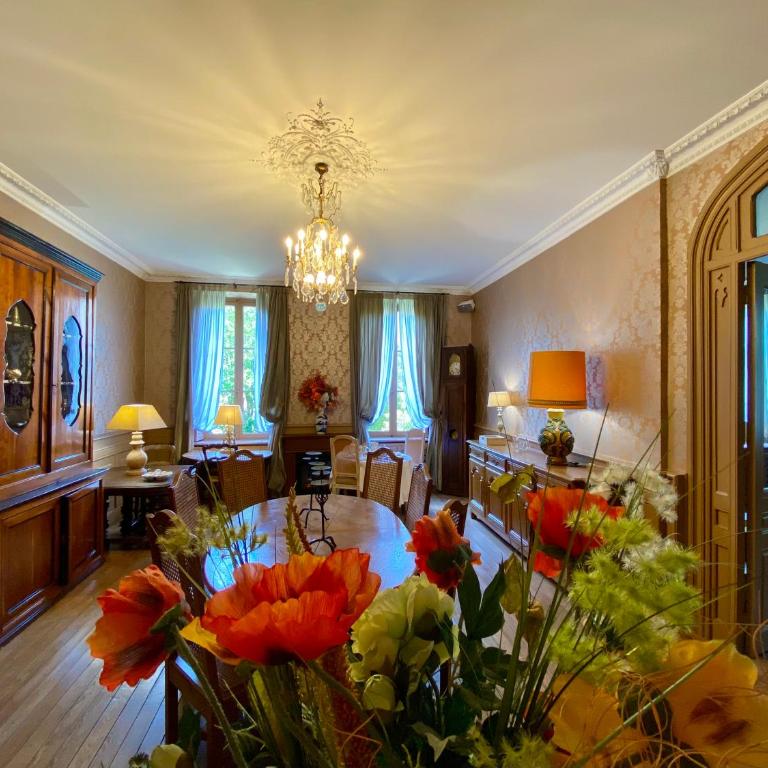 Demeure Saint Louis Historic manor, air-conditioned, free private parking, City 700m, WIFI, view - Chambre Double Saint Louis - Vue sur Ville Médiévale - 32