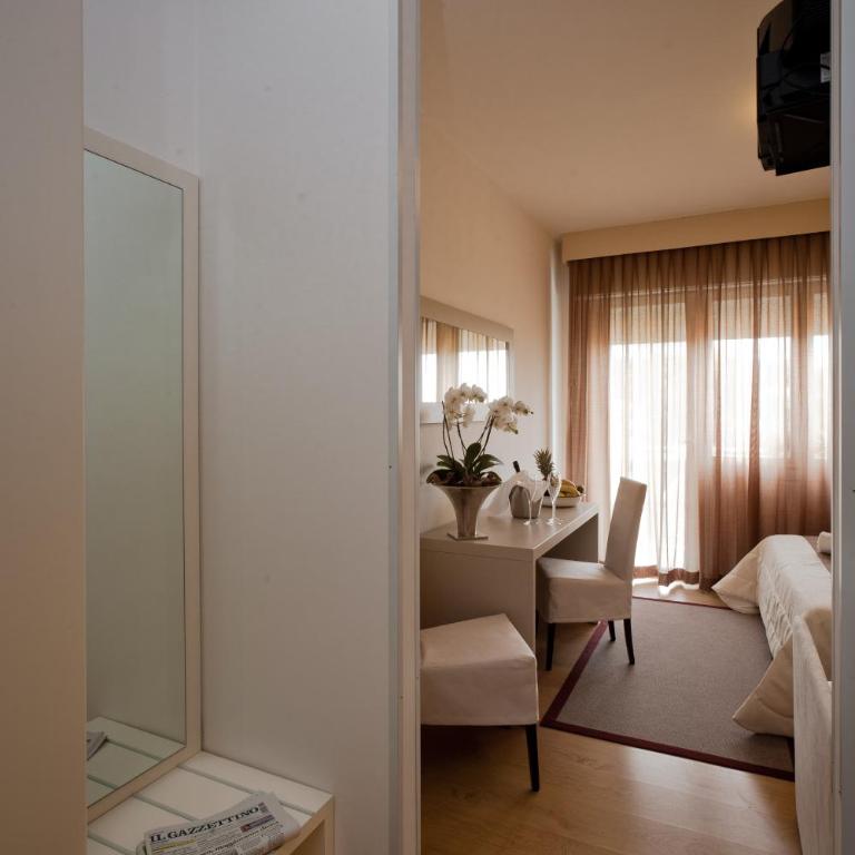 Hotel Canarie - Camera Tripla - 3