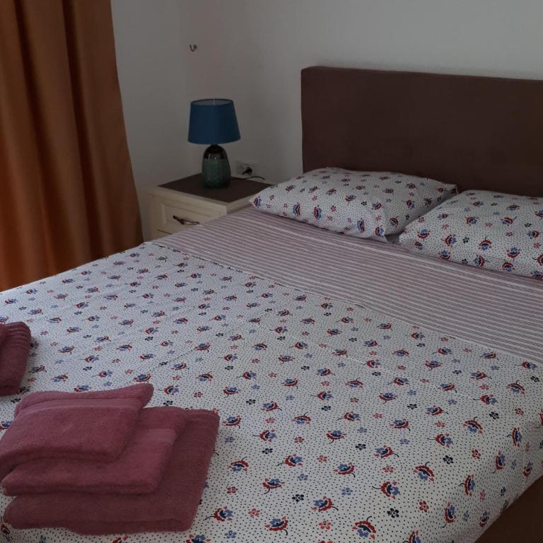 Lux Apartments Kristina - Two-Bedroom Apartment - 14