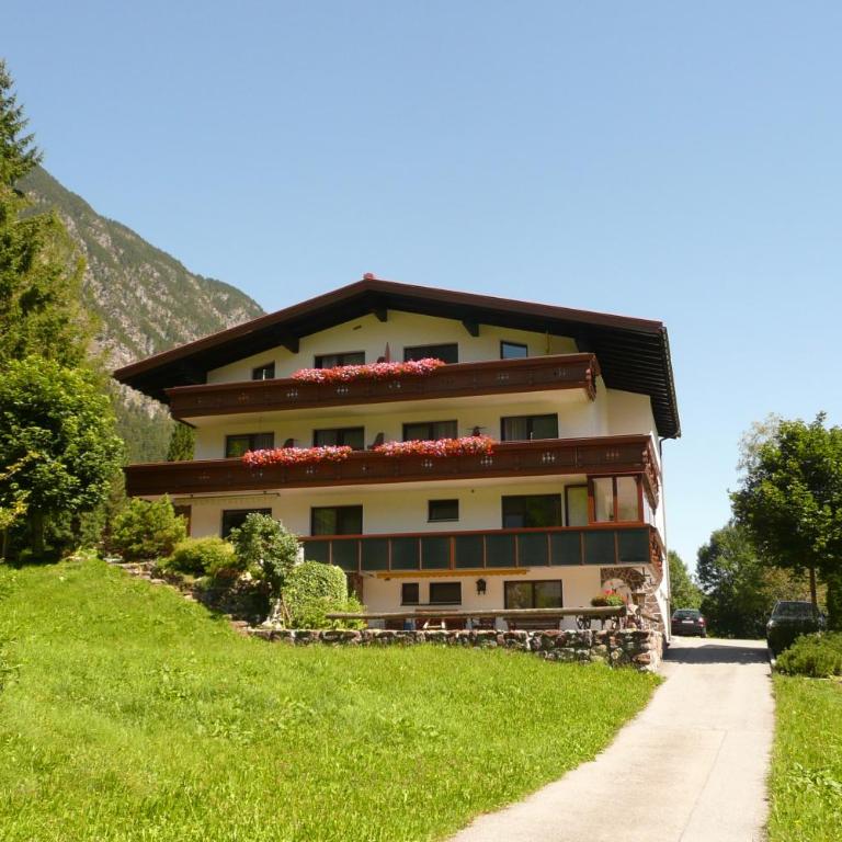 Haus Kella-Egg - Two-Bedroom Apartment with Balcony - 11