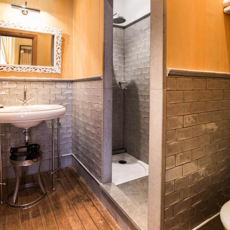 Demeure Saint Louis Historic manor, air-conditioned, free private parking, City 700m, WIFI, view - Chambre Lit Queen-Size - Vue sur Jardin - 24
