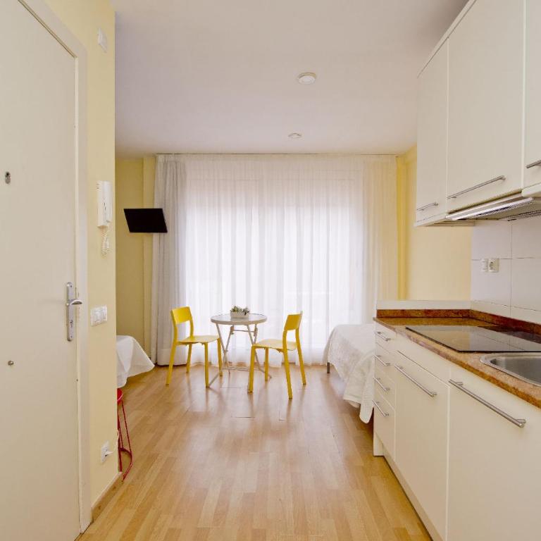 Barcelona City Apartment - Standard Apartment - 33