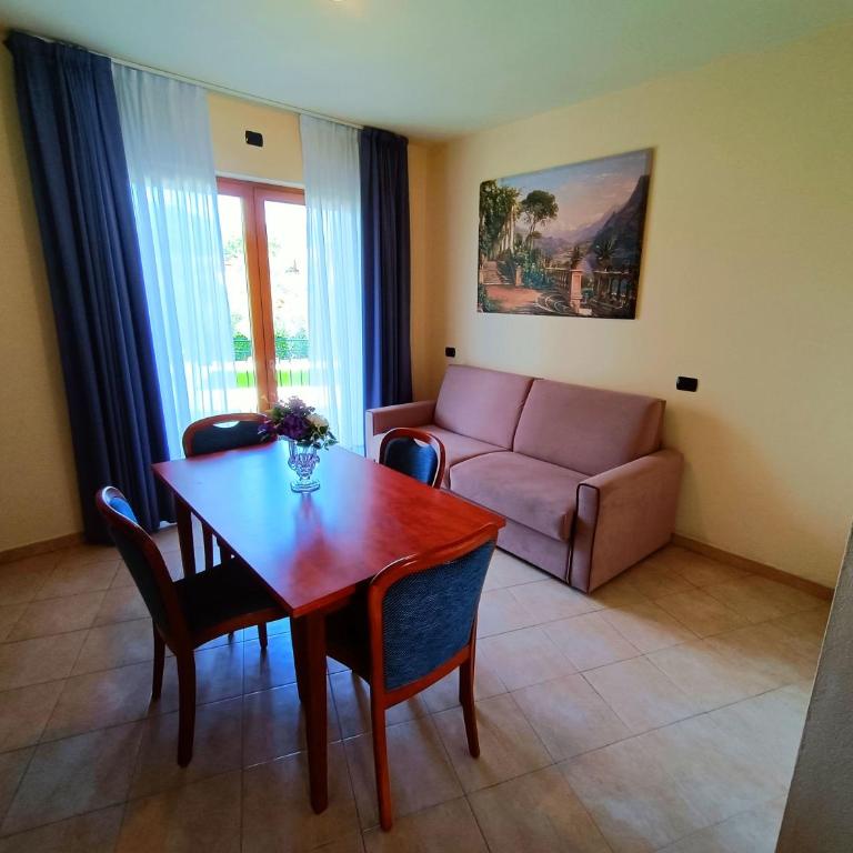 Hotel Villa Isabella - Suite con Balcone e Vista Lago - 4