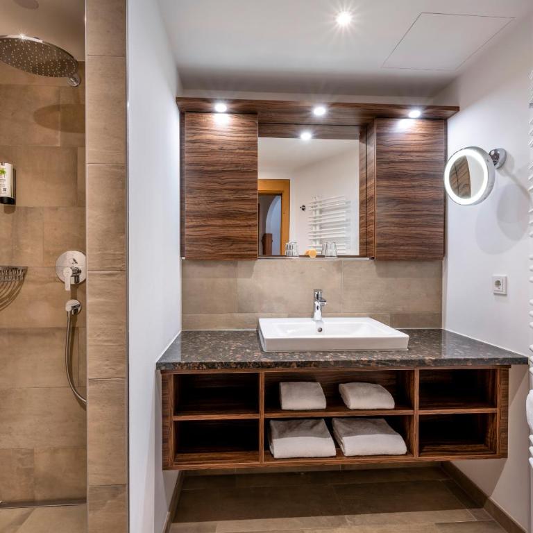 Hotel am Haslinger Hof - Deluxe Doppelzimmer mit Balkon - 5