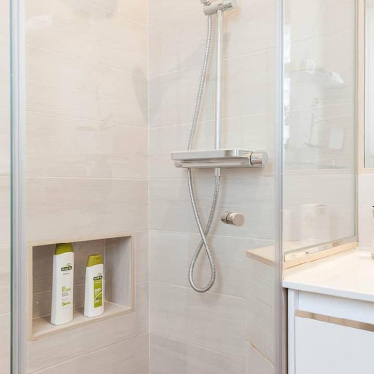 ApartaSuite Centro Histórico Ático tranquilo y luminoso en el corazón de Granada - Apartment - 41