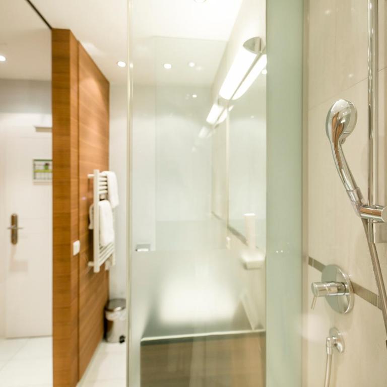 Hotel Sailer - Camera Economy Business con Bagno con Pareti in Vetro - 3