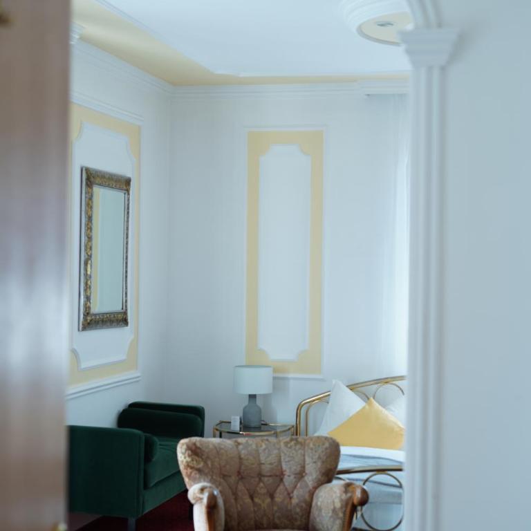 Romantic-Pension Albrecht - Villa next to UNESCO World Heritage - since 1901 - Suite mit Balkon und Schlossblick - 8