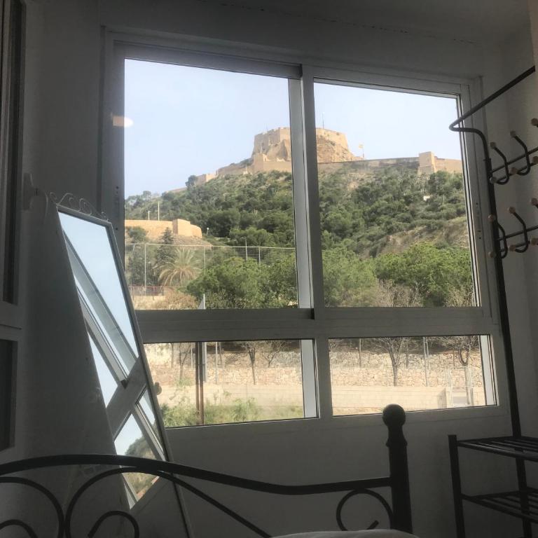 Castle Apartment - Apartment with Mountain View - 5