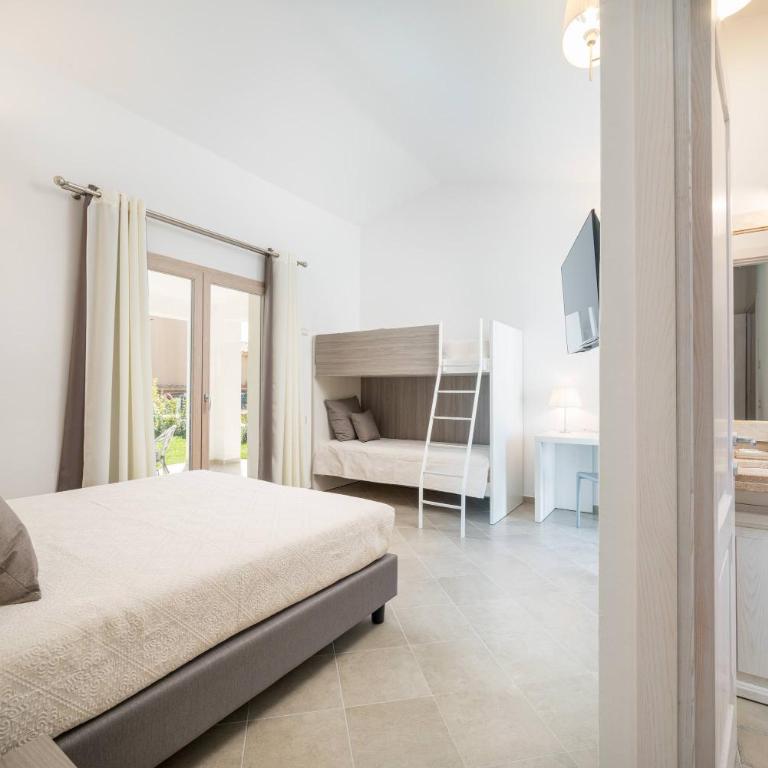 Residenza L'Alzoni - Camera Familiare con Vista Giardino - 5