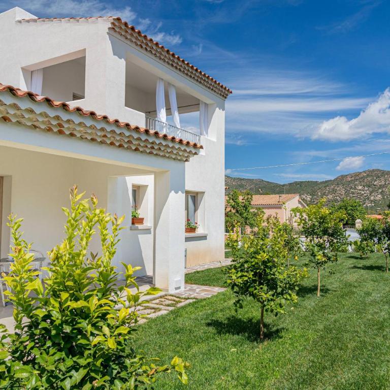 Residenza L'Alzoni - Camera Familiare con Vista Giardino - 1