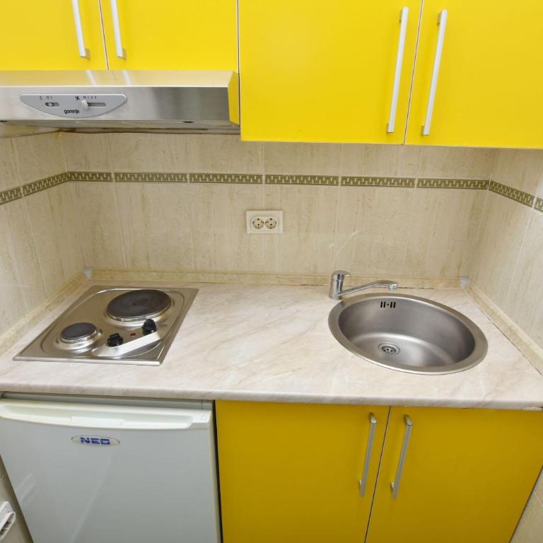 Apartments and Rooms Iva - Standard Triple Studio - 4