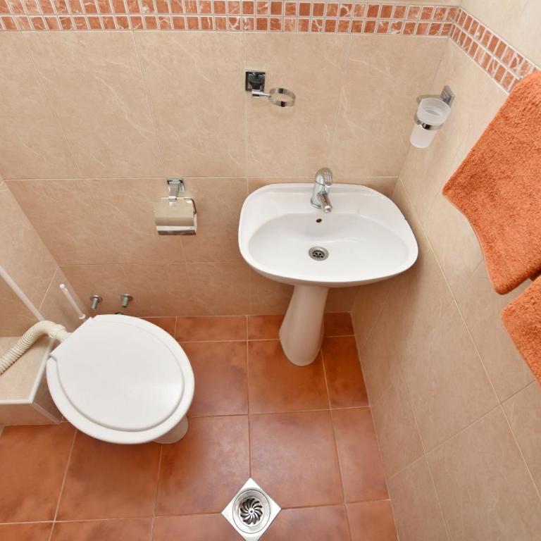 Apartments and Rooms Iva - Double Room with Private Bathroom - 8