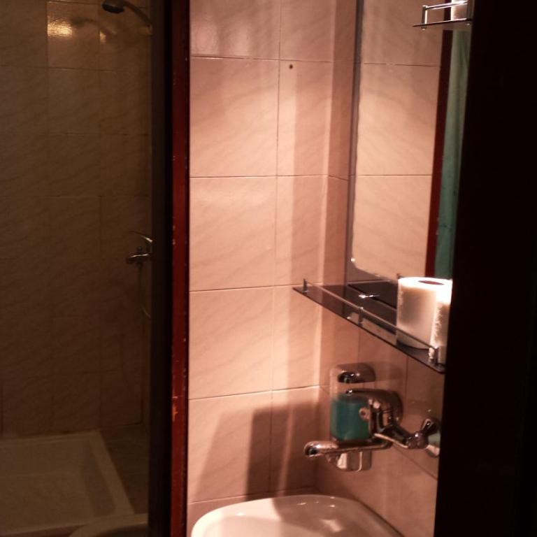 Guest House Gaja - Jednokrevetna Soba sa Zajedničkim Kupatilom - 1