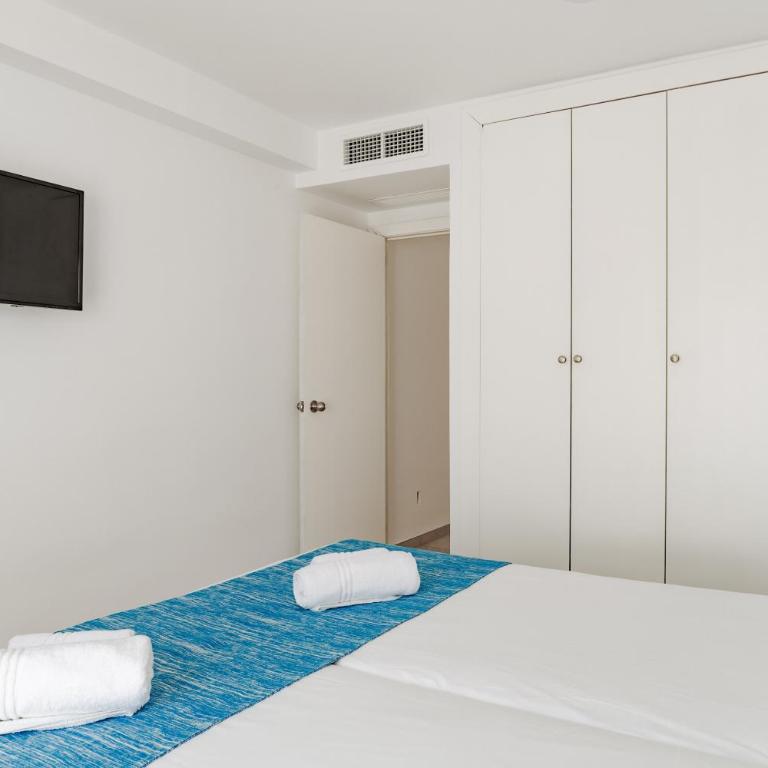 Serenity Apartments - Apartment with Pool View - 6