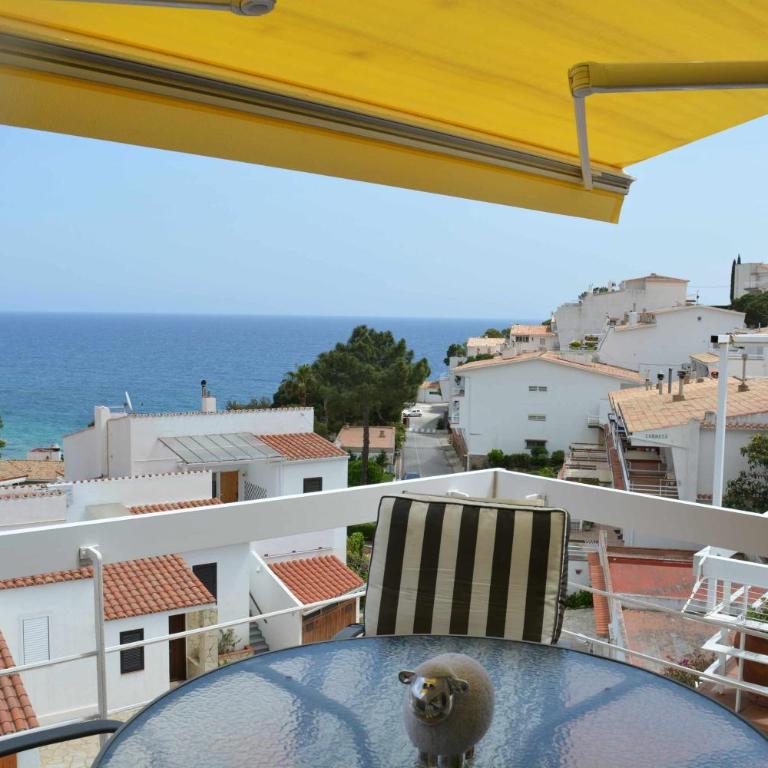 Carabela – Terraza y Vistas al Mar en Cala Salions - Apartamento con vistas al mar - 3