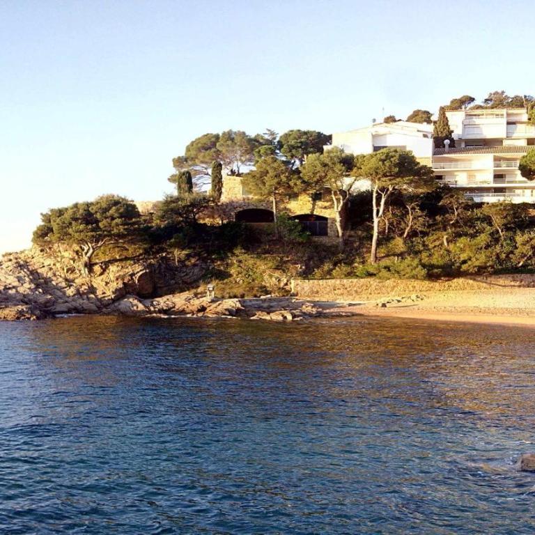 Carabela – Terraza y Vistas al Mar en Cala Salions - Apartamento con vistas al mar - 2