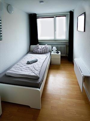 Zimmerfrei-Wuerzburg Stadtmitte - Einzelzimmer mit Gemeinschaftsbad - 4