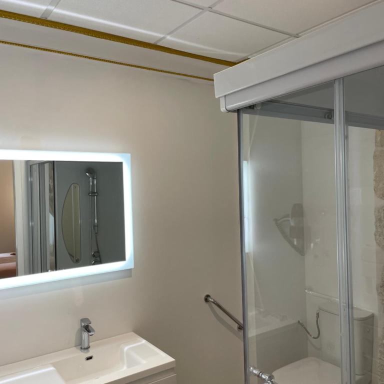Chambre Lyre Maison de L'Église du Couvent - Chambre Double avec Salle de Bains Privative - 6