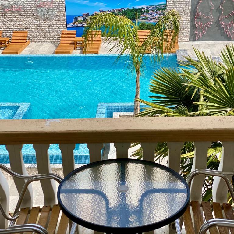 Blue Star Apartments - Deluxe King Studio - 1
