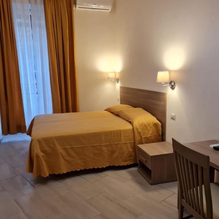 Albergo Enrica - Camera Matrimoniale/Doppia con Letti Singoli - 5