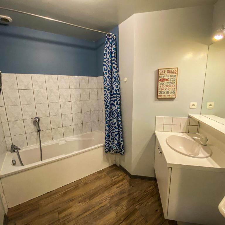 Appart'Hôtel LIDO au bord de l'eau - Appartement 4-6 Personnes avec 2 Chambres - Côté Forêt - 4