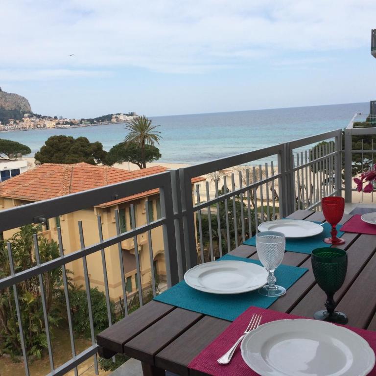 Mondello Luxury Apartment on the Beach - Appartamento con 2 Camere da Letto e Balcone - 11