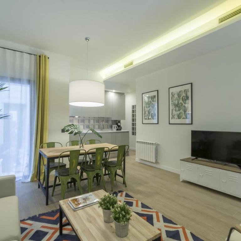 Bravo en Madrid - Three-Bedroom Apartment - 3