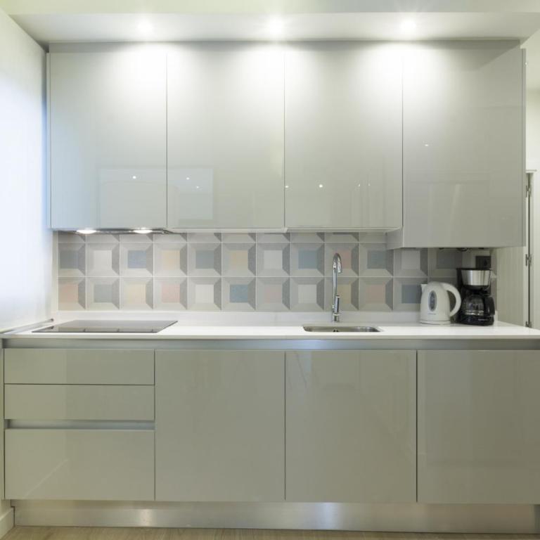 Bravo en Madrid - Three-Bedroom Apartment - 4