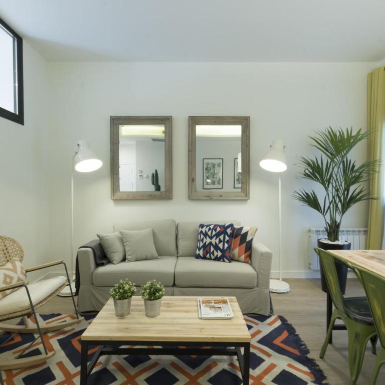 Bravo en Madrid - Three-Bedroom Apartment - 2