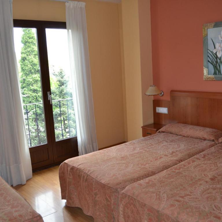 Hostal Quevedo - Habitación Triple con balcón - 1