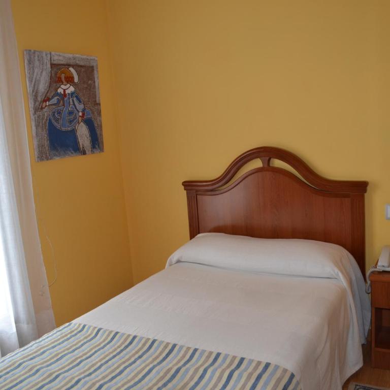 Hostal Quevedo - Habitación Individual Clásica con balcón - 2
